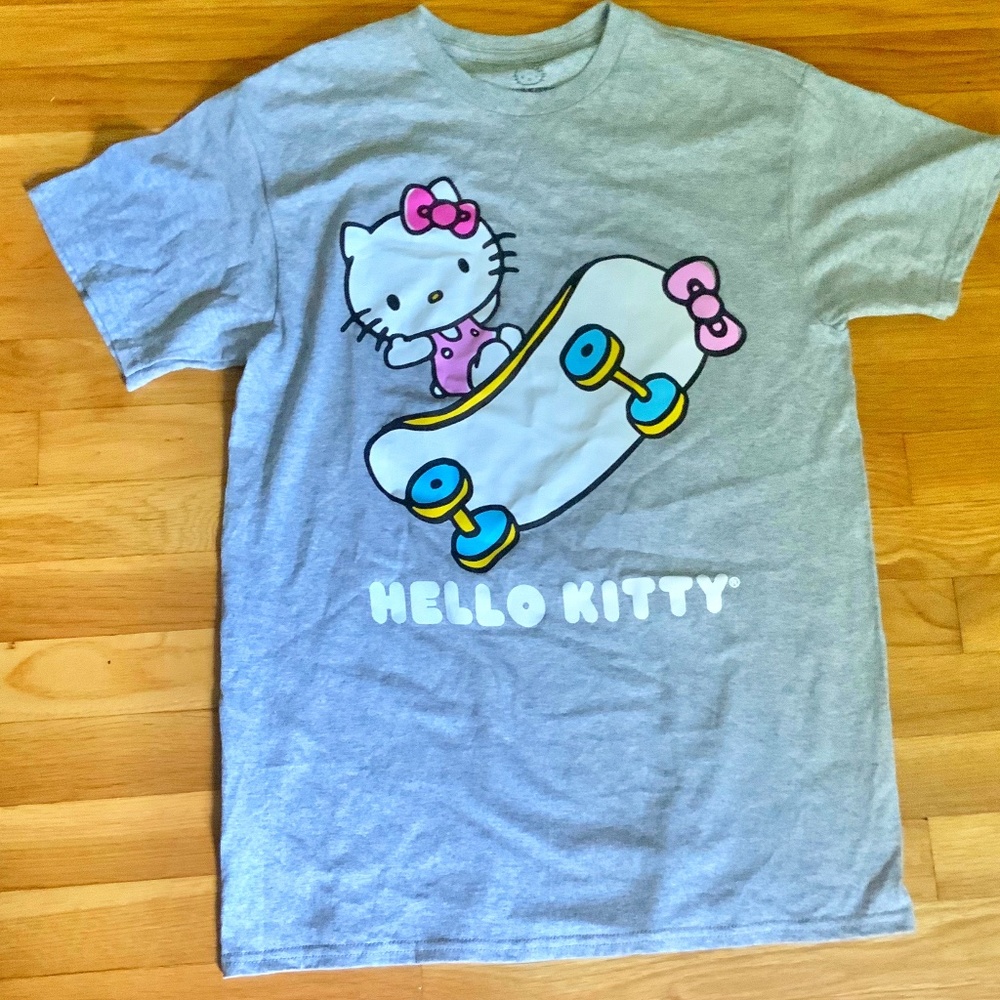Hello Kitty Skateboarding T-shirt Medium